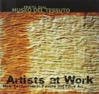Artists At Work di Museo Del Tessuto - Libro Artists At Work di Museo Del Tessuto - Libro
